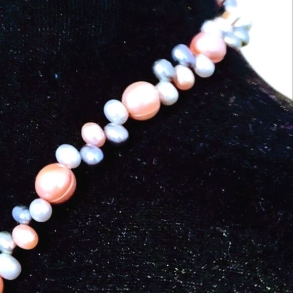 CULTURED PEARL NECKLACE WITH REMOVABLE MOTHER OF PEARL PENDANT - Picture 4 of 9